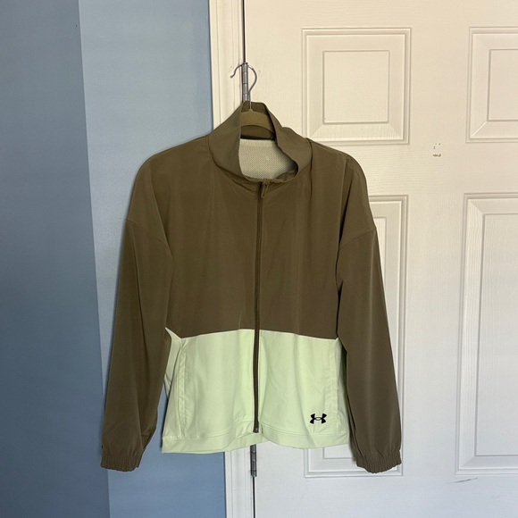 NWOT Under Armour Woven Womens Army Green Woven Windbreaker Jacket Size S - Picture 1 of 5